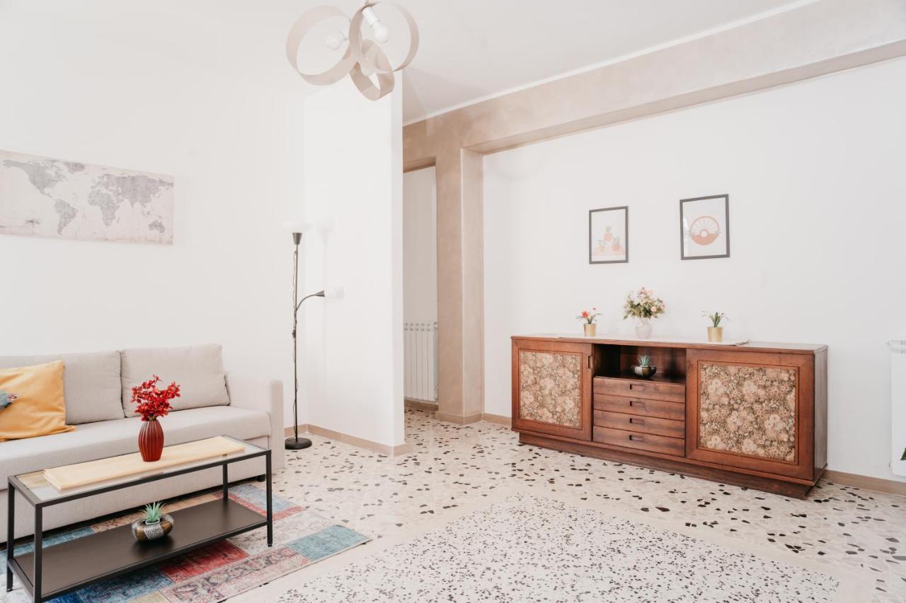 Il Cortile By Vista Napoli Aparthotel Exterior photo