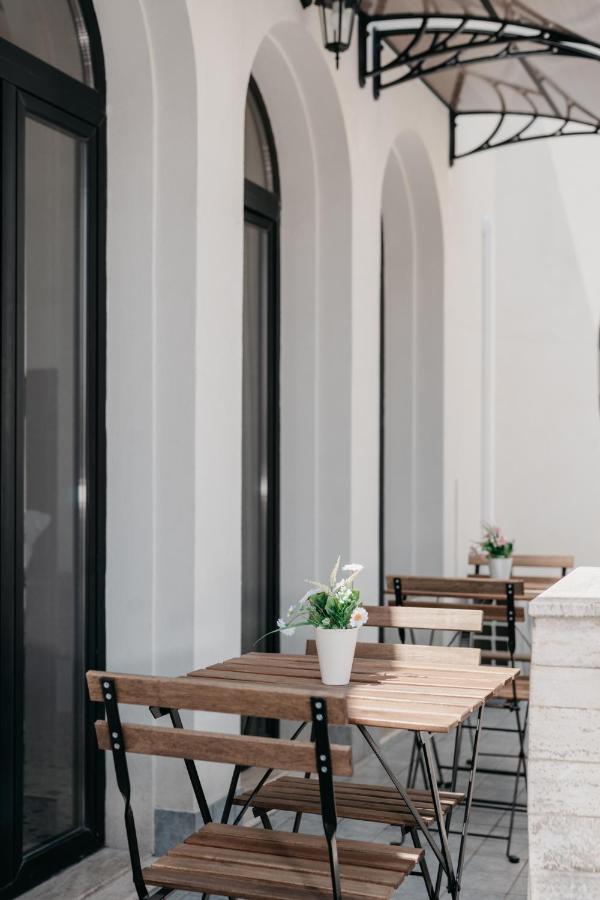 Il Cortile By Vista Napoli Aparthotel Exterior photo