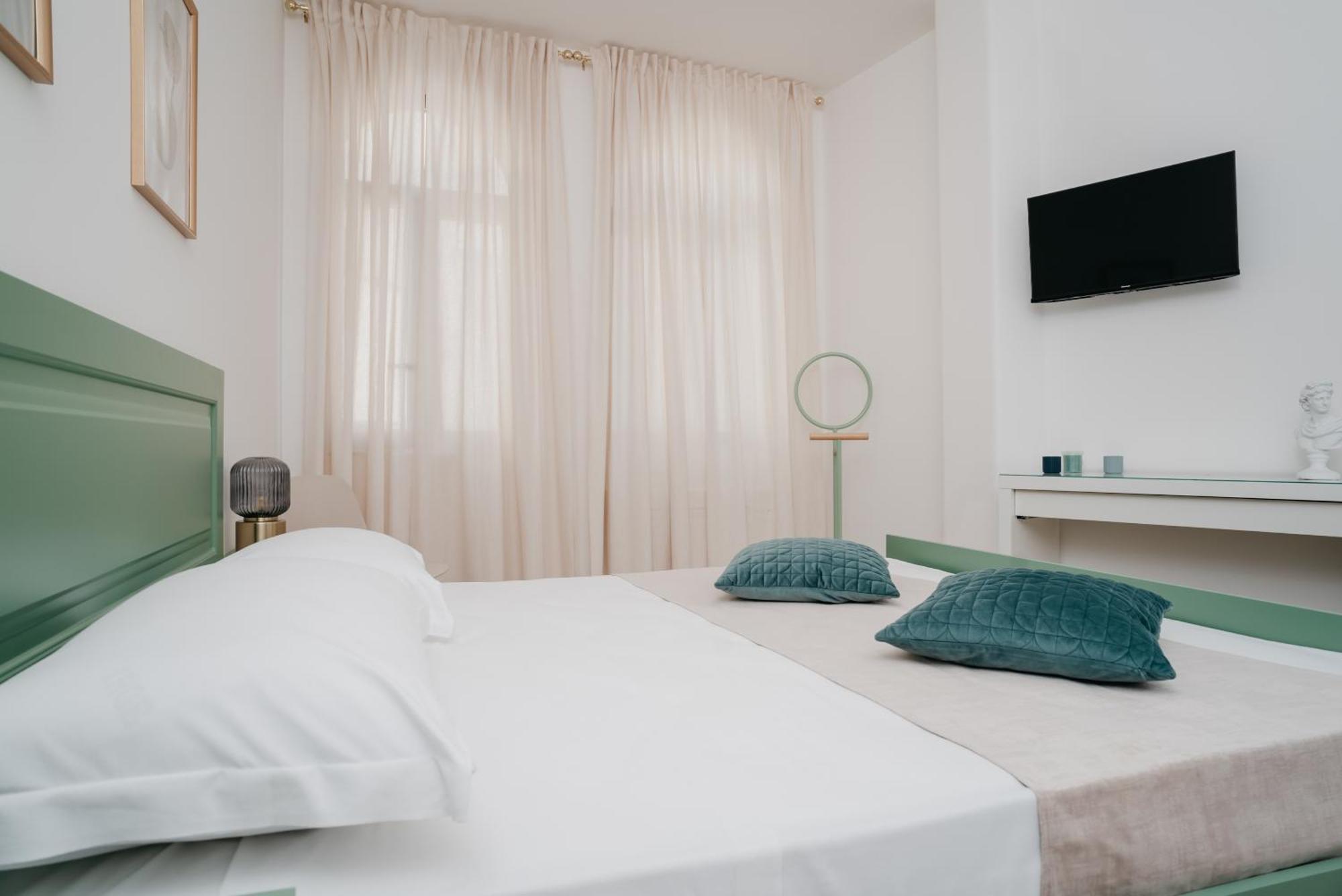 Il Cortile By Vista Napoli Aparthotel Exterior photo